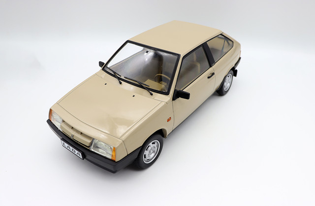 Triple 9 1:18 LADA 2108 SAMARA 1986 Limited Edition Simulation